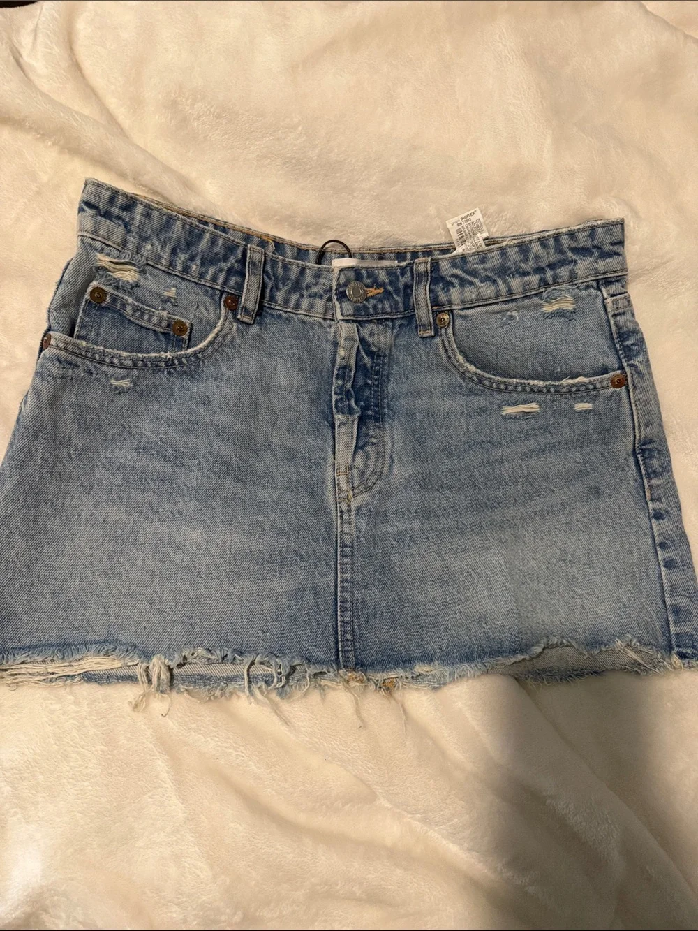 💙 Zara Distressed Denim Mini Skirt – NWOT SIZE MEDIUM